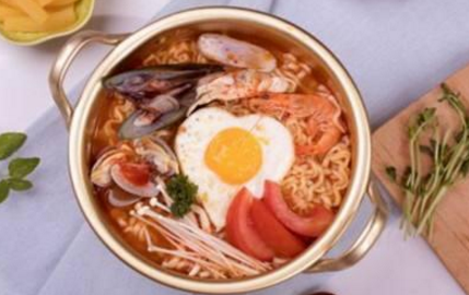 加盟網紅“泡面小食堂”卻沒有商標？