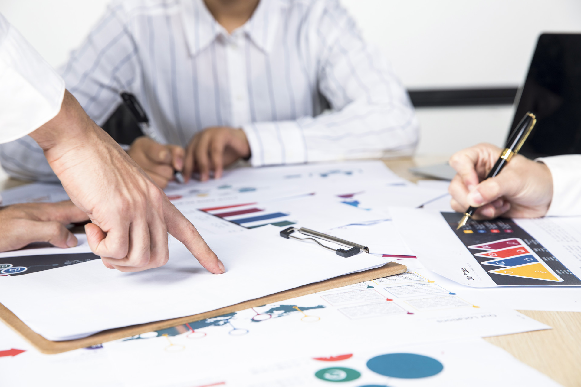 建筑業企業資質證書申請條件有哪些(申請建筑資質所需材料及條件)